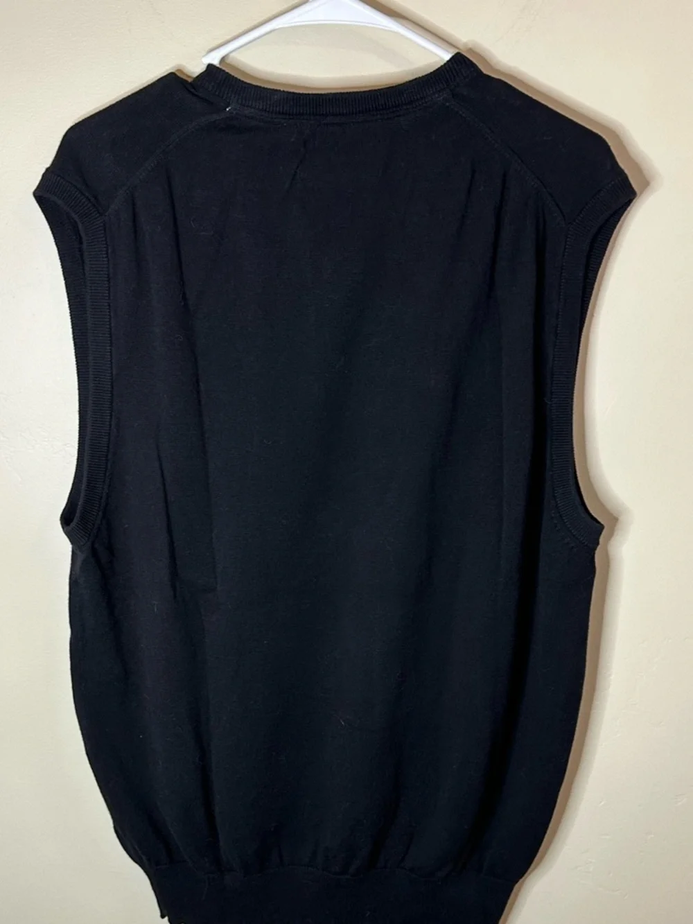 Chaps Men's XL Black V-Neck Sweater Vest - 100% Cotton P2P 26”